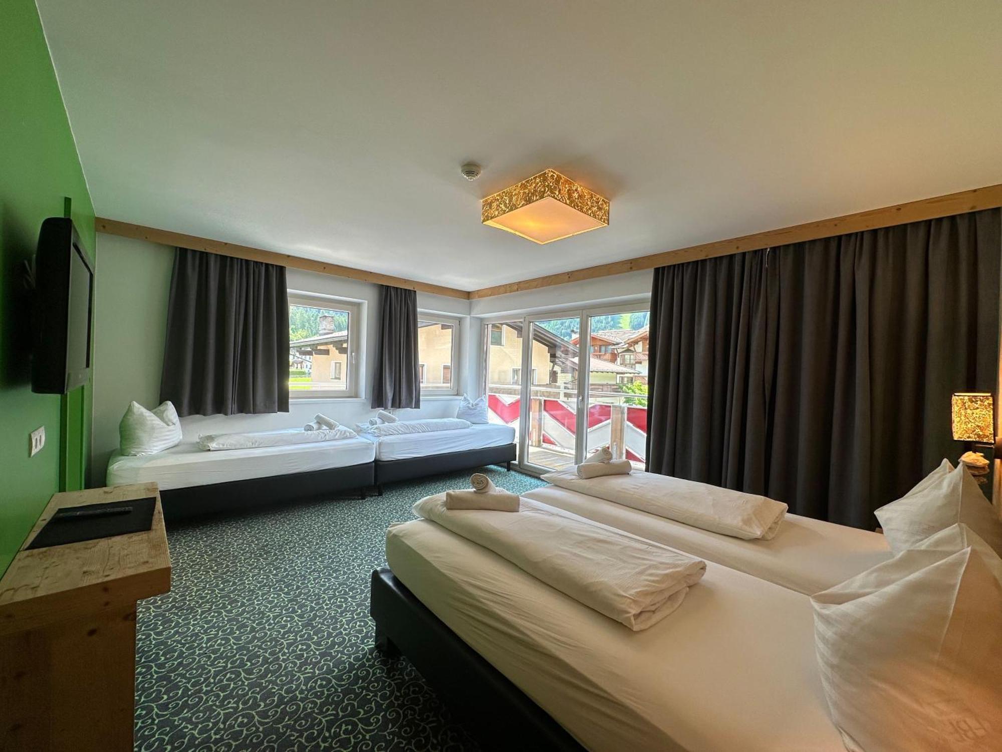 Partyhouse Harakiri Stay Different 60 Seconds To Mountains! Free Parking! Self Check-In Mayrhofen Exterior foto