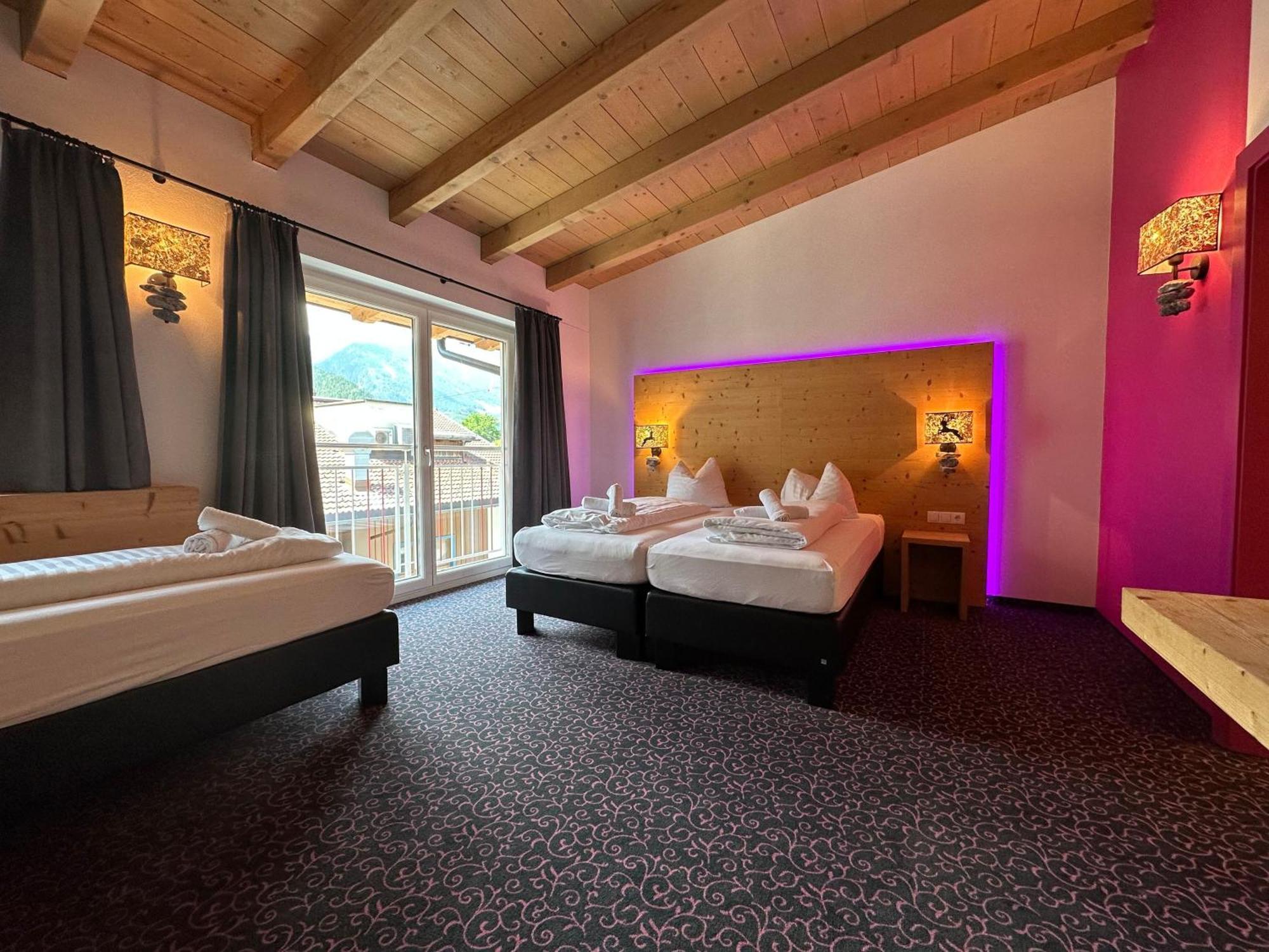 Partyhouse Harakiri Stay Different 60 Seconds To Mountains! Free Parking! Self Check-In Mayrhofen Exterior foto
