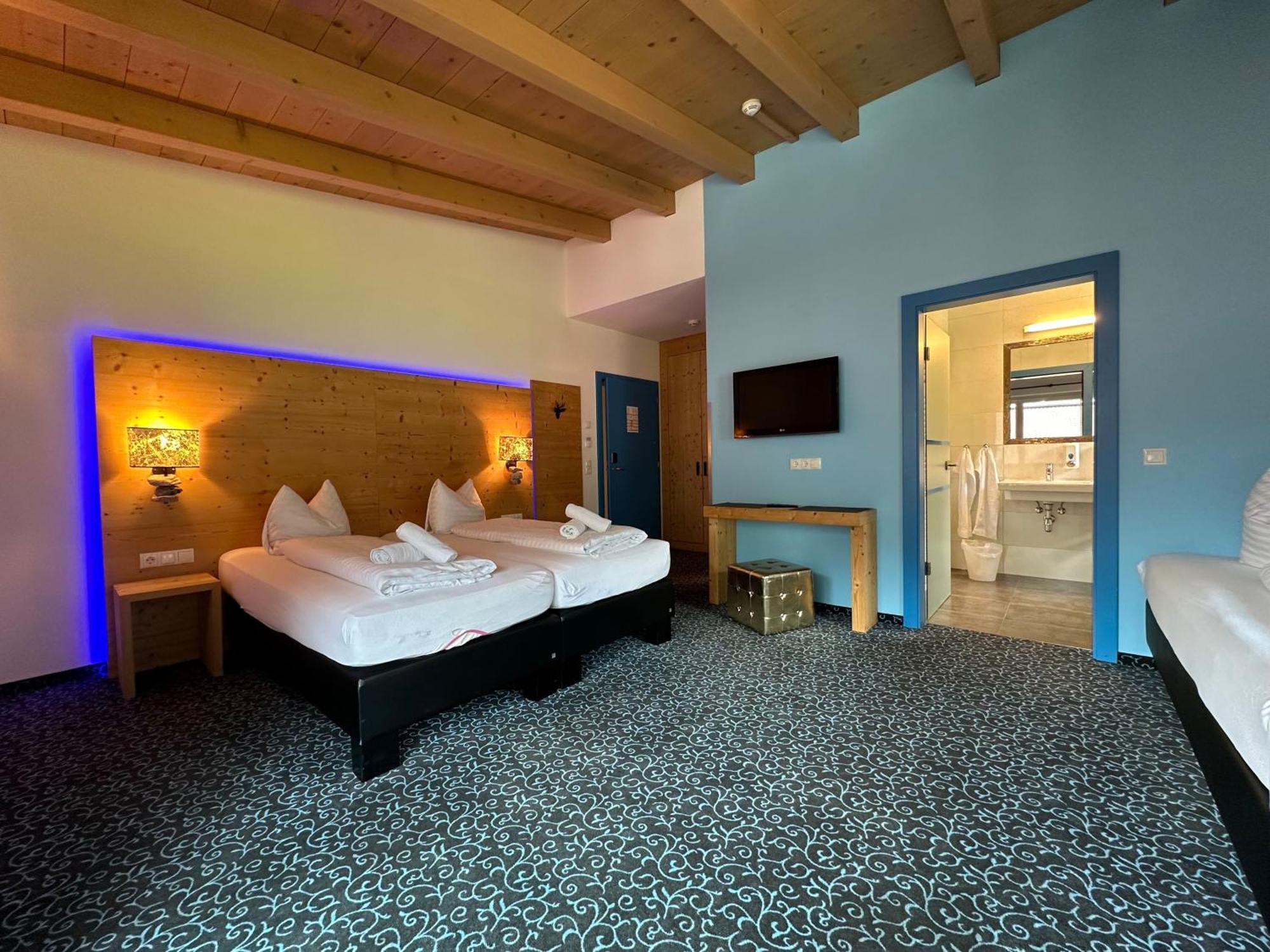 Partyhouse Harakiri Stay Different 60 Seconds To Mountains! Free Parking! Self Check-In Mayrhofen Exterior foto