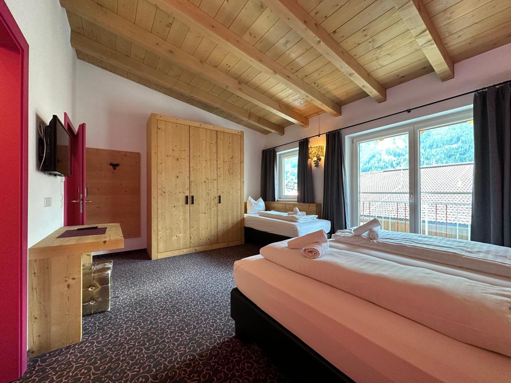 Partyhouse Harakiri Stay Different 60 Seconds To Mountains! Free Parking! Self Check-In Mayrhofen Exterior foto